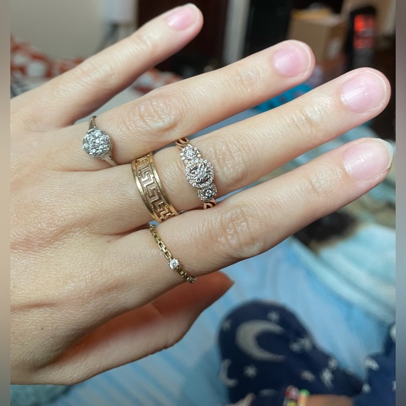 Helzberg 10k Yellow Gold Diamond-.27 tcw Band Fine Three Stone Halo Ring-Sz 7.75 - Picture 8 of 9